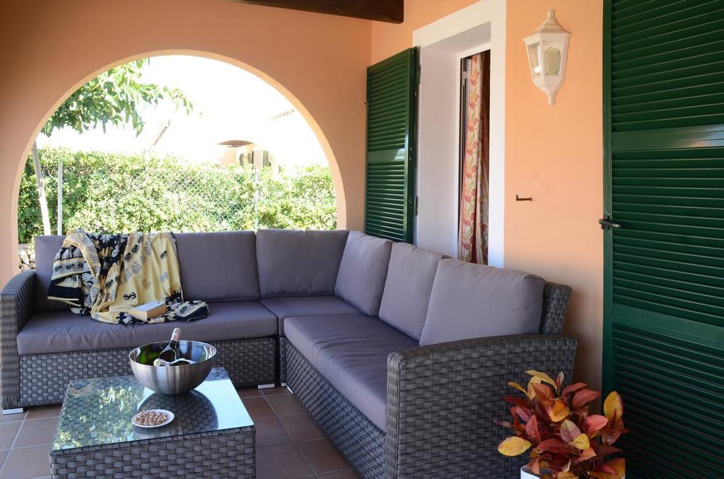 Villas Las Golondrinas Cala'N Bosch  Exteriör bild
